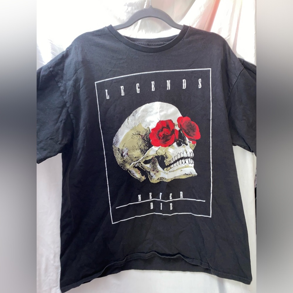 Black skull legend’s never die t-shirt
